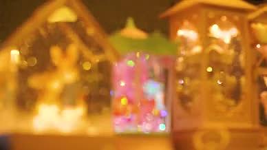 4k实拍唯美夜晚下的水晶摆件虚化空镜头视频的预览图